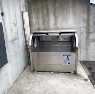 横浜市中区粗大ごみの不法投棄回収作業！